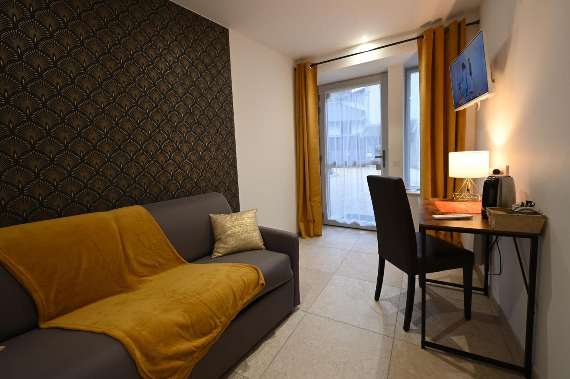 Poncin Hotel De La Croisee מראה חיצוני תמונה